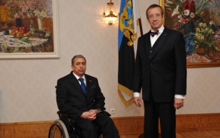 Tšiili Vabariigi suursaadik Eduardo Tapia Riepel ja president Toomas Hendrik Ilves