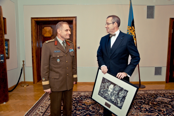 Kindral Ants Laaneots ja president Toomas Hendrik Ilves