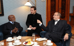 Angola suursaadik Brito Antonio Sozinho ja president Toomas Hendrik Ilves