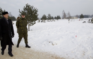 President Toomas Hendrik Ilves kohtus Viru jalaväepataljoni ajateenijatega