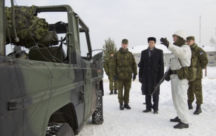 President Toomas Hendrik Ilves kohtus Viru jalaväepataljoni ajateenijatega
