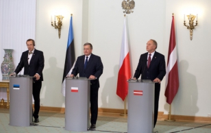 Varssavis toimunud Eesti, Läti ja Poola riigipeade kohtumine, mis keskendus NATO Chicago tippkohtumiseks valmistumisele