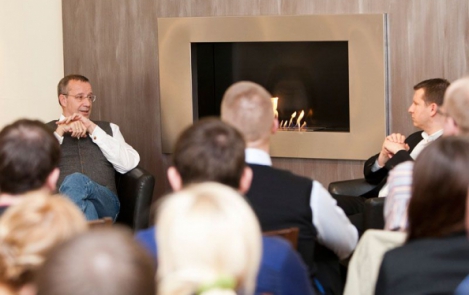 President Toomas Hendrik Ilves vestlemas Kõrgematest Riigikaitsekursusest osavõtjatega