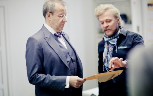 President Toomas Hendrik Ilves ja fototarvikuid tootva LCDVF OÜ juht ja asutaja Tõnis Liivamägi