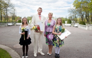 Pildil vasakult Roberta Mikk, Kaur Kivistik, Evelin Ilves ja Anette Remmelg