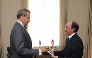 President Toomas Hendrik Ilves and the ambassador of Armenia Ara Aivazian