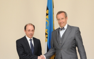 The ambassador of Armenia Ara Aivazian and president Toomas Hendrik Ilves