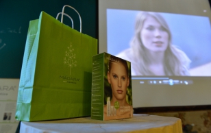 Evelin Ilves külastas Madara kosmeetikatehast, mis on keskendunud looduslikele toodetele ja vananemisprotsesside peatamisele