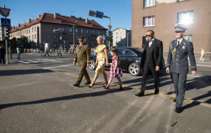 Sihtasutus Carolin Illenzeeri Fond korraldas Pärnus heategevuskontserdi ''Laulud sõdurile'', millel koguti raha hukkunud või vigastatud kaitseväelaste laste hariduse toetuseks.