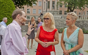 Vastuvõtt Eesti sõprade rahvusvahelisel kokkutulekul osalenutele Kadrioru roosiaias