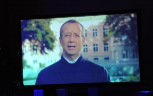 President Toomas  Hendrik Ilvese videotervitus Eesti aasta ettevõtlusauhindade galal