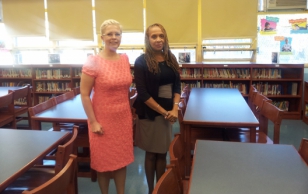 Evelin Ilves külastas New Yorgi 175. algkooli. Pildil koos kooli direktori Cheryl McClendon’iga