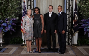 President Toomas Hendrik Ilves ja Evelin Ilves koos Ameerika Ühendriikide presidendi Barack Obama ja tema abikaasa Michelle Obamaga