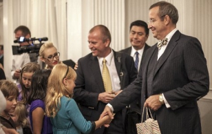 The New York Consulate General of the Republic of Estonia and the Estonian Educational Society in New York organised a reception in the New York Estonian House, to which President Ilves, Evelin Ilves and the local Estonian community were invited.
