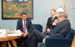 Tadžikistani Vabariigi suursaadik Kozidavlat Koimdodov ja president Toomas Hendrik Ilves