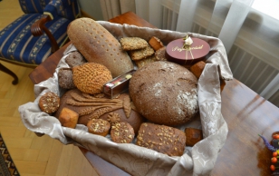 Sel aastal kinkis Eesti Leivaliit lisaks uudseleivale presidendipaarile ka paljude teiste kohalike leivatootjate toodangut
