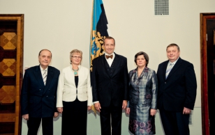 Toom Õunapuu, Urve Keskküla, president Toomas Hendrik Ilves, Aime Punga ja Elmu Mägi
