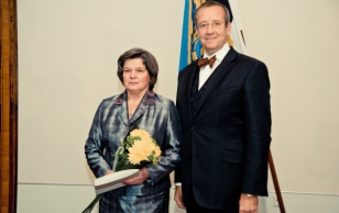 Hariduspreemia laureaat Aime Punga ja president Toomas Hendrik Ilves