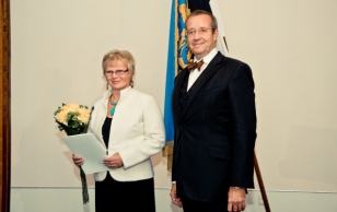 Hariduspreemia laureaat Urve Keskküla ja president Toomas Hendrik Ilves