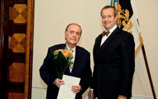 Hariduspreemia laureaat Toom Õunapuu ja president Toomas Hendrik Ilves
