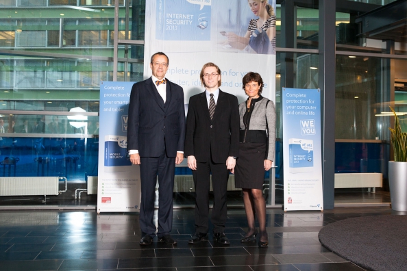 President Toomas Hendrik Ilves, F-Secure Corporationi arendusjuht Mikko Hyppönen ja  Maria Nordgren, F-Secure Corporationi asepresident tarbijaturvalisuse alal