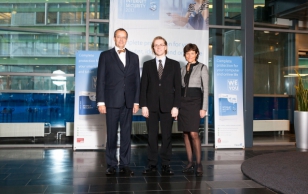 President Toomas Hendrik Ilves, F-Secure Corporationi arendusjuht Mikko Hyppönen ja  Maria Nordgren, F-Secure Corporationi asepresident tarbijaturvalisuse alal