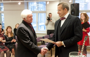 Kadrina abikomando vabatahtlik päästja Lembit Liiv ja president Toomas Hendrik Ilves
