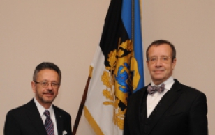 Hondurase Vabariigi suursaadik Roberto Flores Bermúdez ja president Toomas Hendrik Ilves