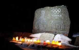 Küünlad esimese olümpiamedali võitnud eestlase Martin Kleini haual