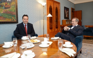 Makedoonia Vabariigi suursaadik Saso Veljanovski ja president Toomas Hendrik Ilves