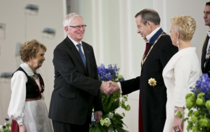 Endine peaminister Andres Tarand ja Wiedemanni keeleauhinna laureaat proua Mari Tarand