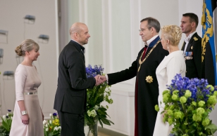 Konrad Mägi preemia laureaat, maalikunstnik Kaido Ole ja proua Kadri Ole