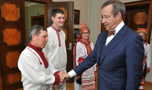 President Ilves kohtus ersa keele päevale tulnud ersalaste delegatsiooniga, kellega räägiti keele ja kultuuripärandi hoidmisest ning soome-ugri hõimurahvaste koostööst.
