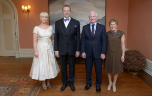 President Toomas Hendrik Ilves ja Evelin Ilves koos Kanada kindralkuberneri David Johnstoni ja Sharon Johnstoniga
