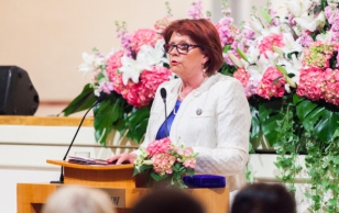 Eesti Naisliidu esinaine Siiri Oviir kuulutas välja aasta ema