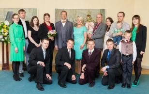 President Toomas Hendrik Ilves, Evelin Ilves ja aasta ema Malle Kobin koos perega