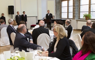 Lennart Meri rahvusvaheline konverentsi sissejuhatuseks toimus konverentsi patrooni, president Toomas Hendrik Ilvese Mustpeade majas antud õhtusöök.