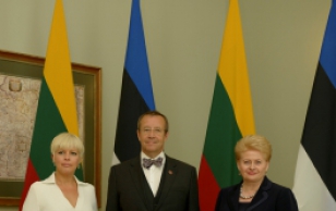 Ametlik foto. Evelin Ilves, president Toomas Hendrik Ilves ja Leedu president Dalia Grybauskaitė