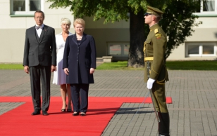 Ametlik vastuvõtutseremoonia. President Toomas Hendrik Ilves, Evelin Ilves ja Leedu president Dalia Grybauskaitė