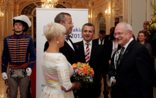 President Ilves viibib Slovakkia presidendi kutsel 12.-13. juunil Bratislavas Kesk-Euroopa riikide tippkohtumisel, kus osalevad üle 20 riigi liidrid. Slovakkia presidendi õhtusöök Slovakkia Filharmoonias.