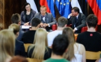 Presidendid Ilves ja Pahor esinesid peale kahepoolset kohtumist Bežigradi Gümnaasiumis ühisloenguga
