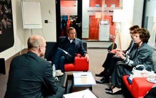 President Toomas Hendrik Ilves kohtus IKT Demokeskuses Euroopa Komisjoni digitaalarengu voliniku Neelie Kroesiga