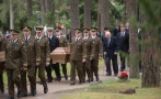 Tallinna Metsakalmistule maeti ümber Eesti Vabariigi valitsuse eksiilis peaministri presidendi ülesannetes Tõnis Kindi ja Magda Kindi säilmed.