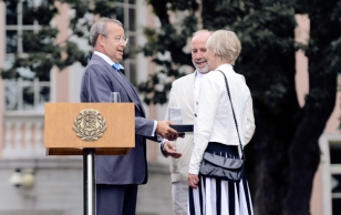 President Toomas Hendrik Ilves andis 20.08 Mälestuskivi üle Eesti ajakirjandusele. Kivi võtsid vastu Riina Eentalu ja Erki Berends