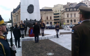 Eesti riigipea austas 1989. aasta revolutsioonis enam kui tuhande tapetud rumeenlase mälestust Taassünni mälestusmärgi juures
