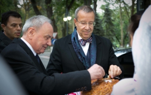 Tervitustseremoonia. Moldova president Nicolae Timofti ja president Toomas Hendrik Ilves