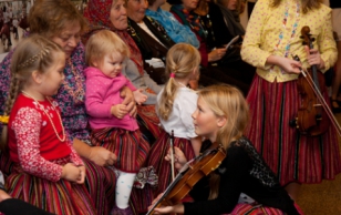 Evelin Ilves at the Kihnu Violin Festival