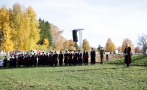 President Toomas Hendrik Ilves lõi Mulgimaa lipule sisse sümboolse hõbenaela