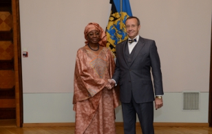 Mali Vabariigi suursaadik Ba Hawa Keita ja president Toomas Hendrik Ilves