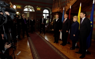 President Toomas Hendrik Ilves, Läti president Andris Bērziņš, Leedu president Dalia Grybauskaitė ja Eurogrupi president, Hollandi rahandusminister Jeroen Dijsselbloem